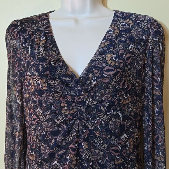 Evereve Amora Ruched Dark Floral Mesh Top Sheer Sleeve V-neck Size Medium - Picture 4 of 13